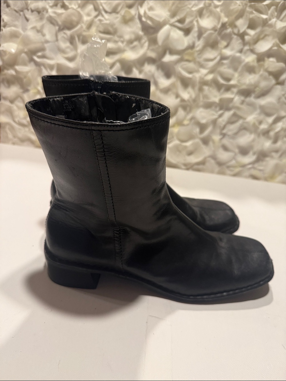 Bandolino Vintage Black Leather Ankle Zip Boots - Picture 2 of 4